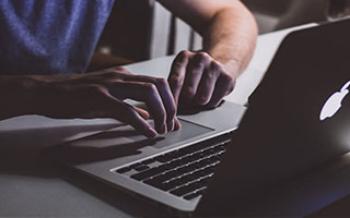 爱游戏全站注册-“高速误区”——车手如何避免惊险失误，高速行驶中预防事故的措施